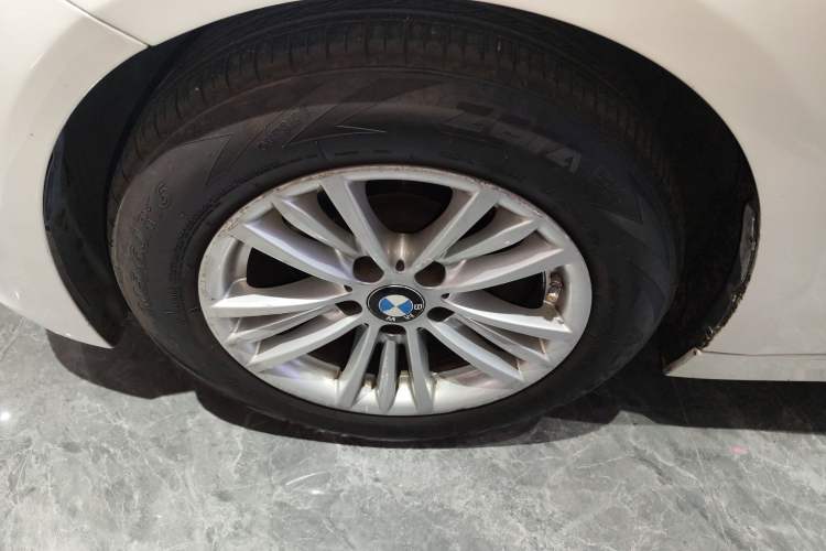 Used BMW 3 Series 2015 316Li Fashion Model
