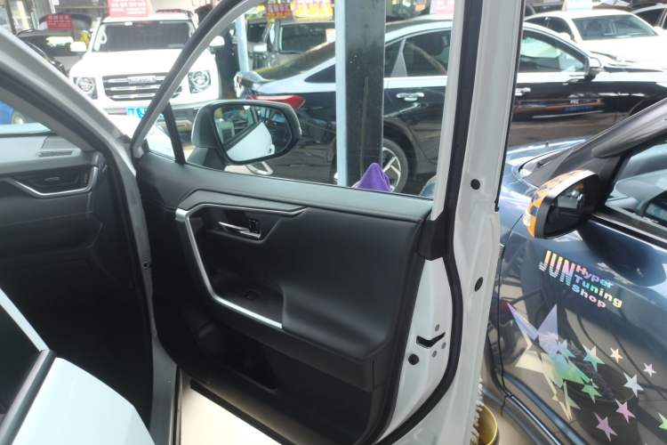 Used Toyota RAV4 2023 2.0L CVT Two-Wheel Drive Fashion Plus Edition
