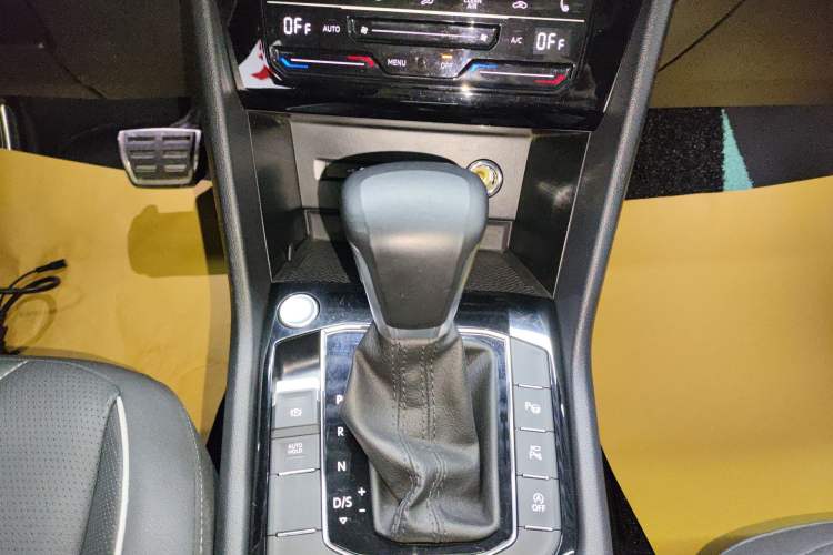 Used Volkswagen Tiguan L 2023 330TSI Automatic Two-Wheel Drive R-Line Enjoyment Edition
