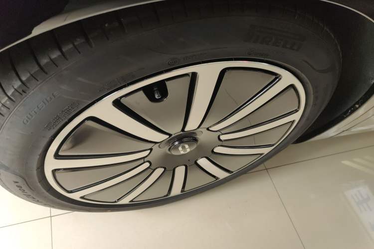 Used Hima AITO M9 2025 Extended-Range Max Version 52 kWh 6-Seater Edition