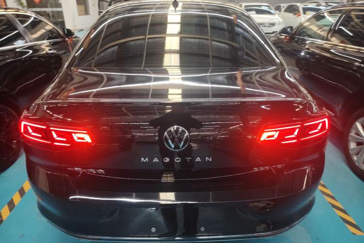 Used Volkswagen Magotan 2025 Zhongxiang Version 330TSI DSG Luxury Edition