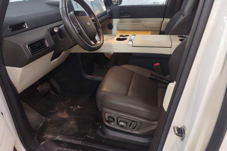 Used Li Auto MEGA 2024 Ultra Model
