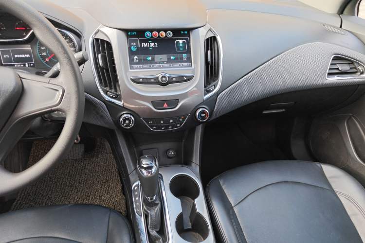 Used Chevrolet Cruze 2018 320 Automatic Pioneer Sunroof Edition
