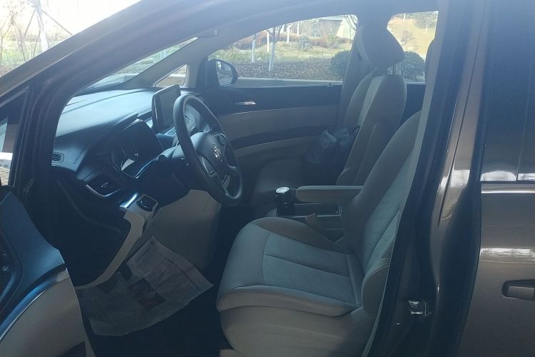 Used Buick GL8 2023 Land Executive Class Comfort Model
