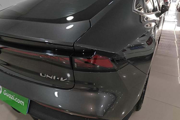 Used Changan UNI-V 2022 1.5T Prestige Version
