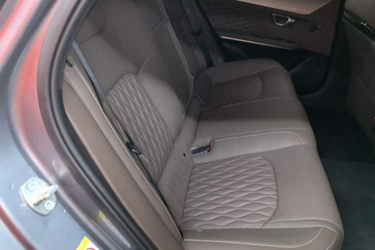 Used BYD Han 2022 EV Genesis Edition 715KM Front-Wheel-Drive Prestige Model
