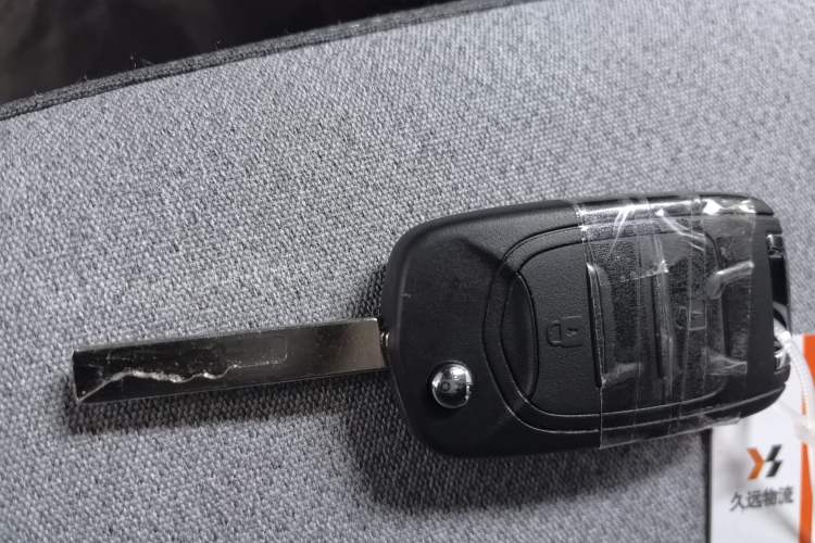 Used Wuling Yangguang 2024 300KM Comfort Version Passenger Van 75kW