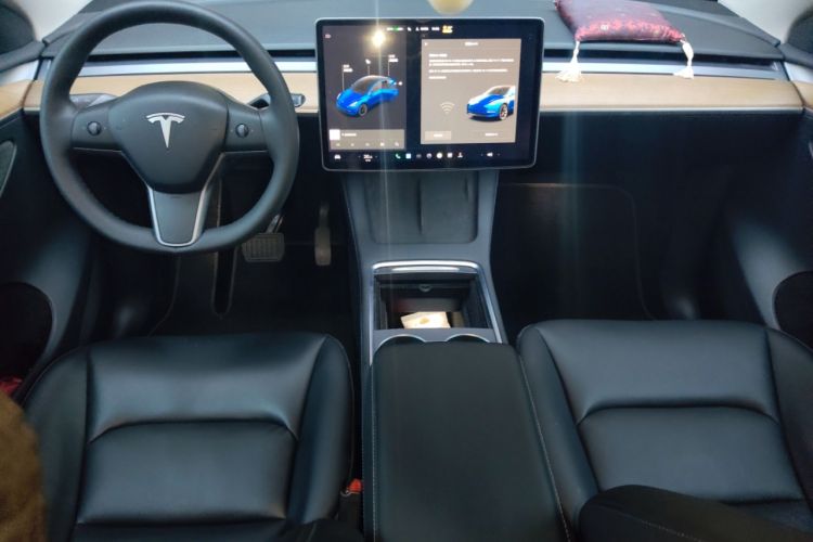 Used Tesla Model Y 2021 Long-Range All-Wheel-Drive Version
