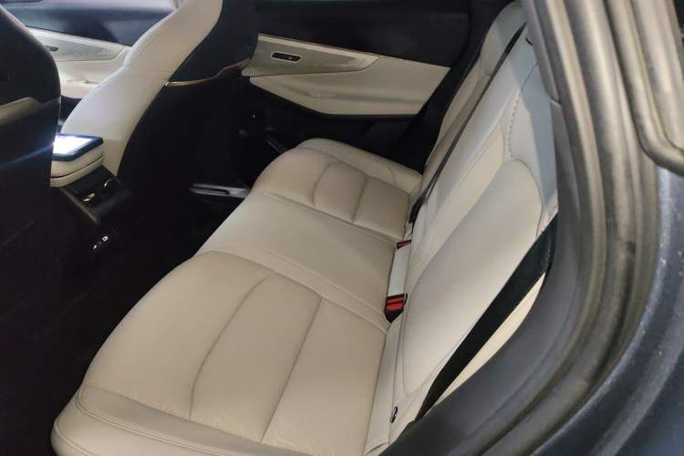 Used Lynk & Co 08 EM-P 2025 245km Ultra-Long Range Halo
