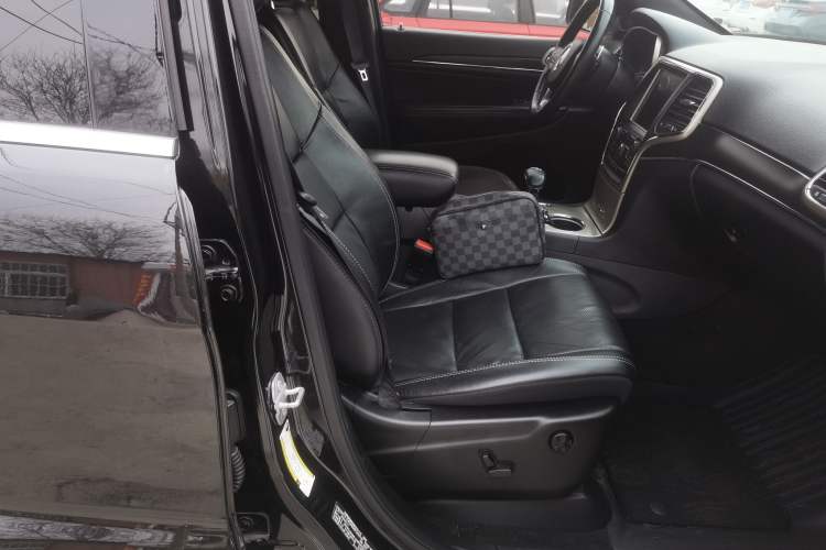 Used  Grand Cherokee (Import) 2014 3.6L Elite Navigation Edition