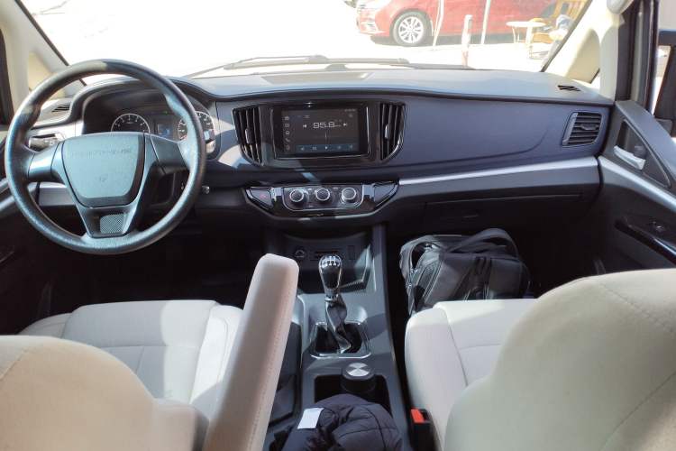 Used FORTHING Lingzhi 2023 M5L 1.6L Base Model 7 Seats