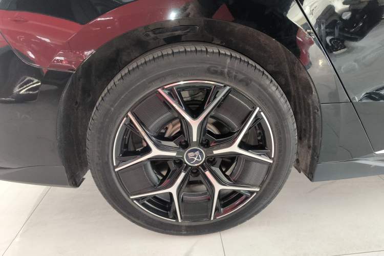 Used BYD Han 2024 EV Glory Edition 605KM Front-Wheel-Drive Premium Model
