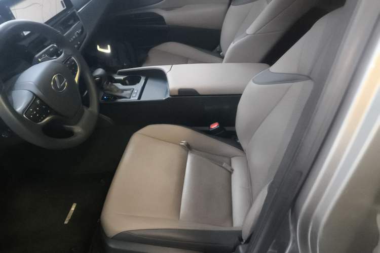 Used Lexus ES 2022 300h Deluxe Edition
