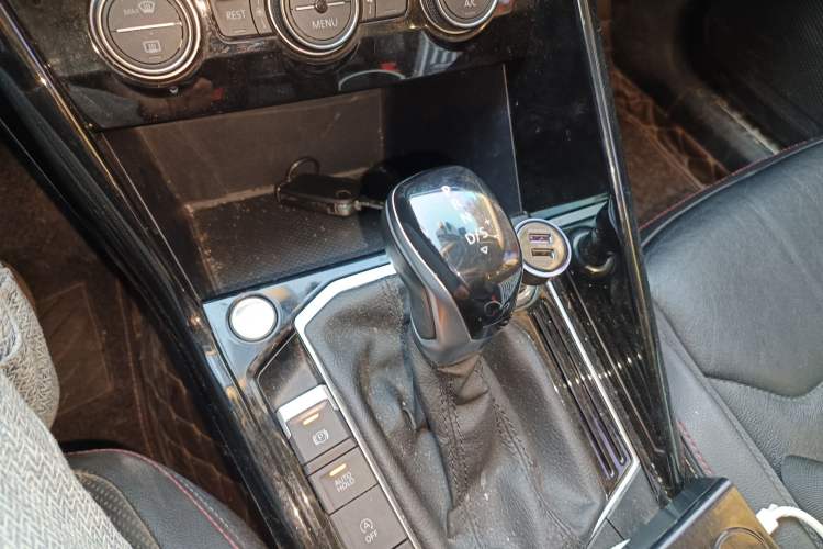 Used Volkswagen Tayron 2019 330TSI Two-Wheel-Drive Luxury Version China V Emission Standard
