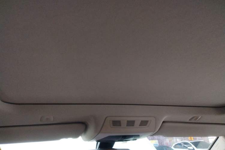 Used BMW 5 Series 2014 525Li Leading Model
