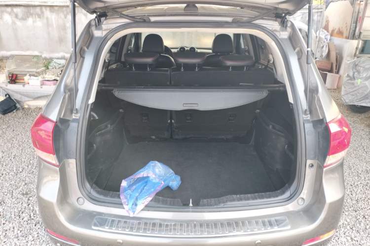 Used Haval H6 2013 Upgraded Model 2.4L Automatic Two-Wheel Drive Elite Version
