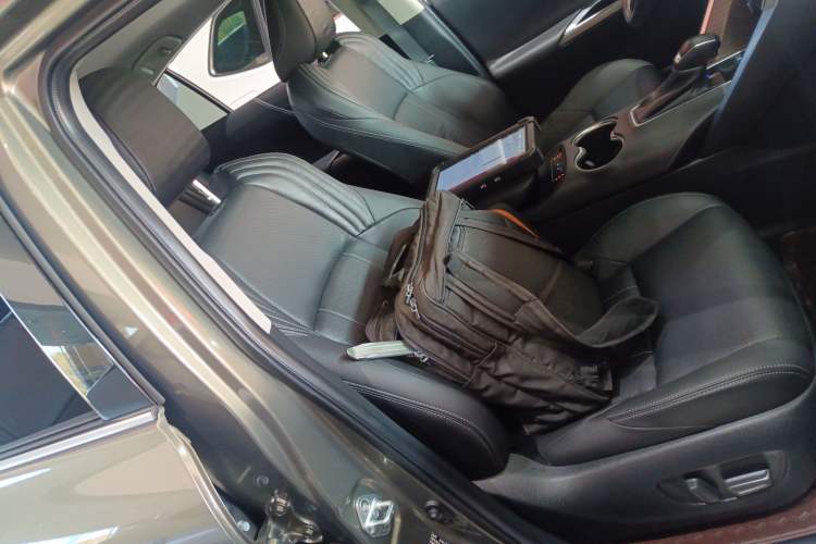 Used Toyota Harrier 2022 Dual-Engine 2.5L CVT Two-Wheel Drive Luxury Edition
