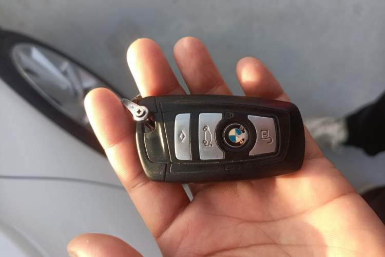 Used BMW 5 Series 2014 530Li Leading Model
