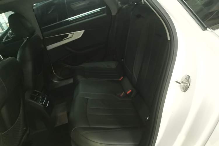 Used Audi A4L 2019 40 TFSI Fashion Edition China VI Emission Standard
