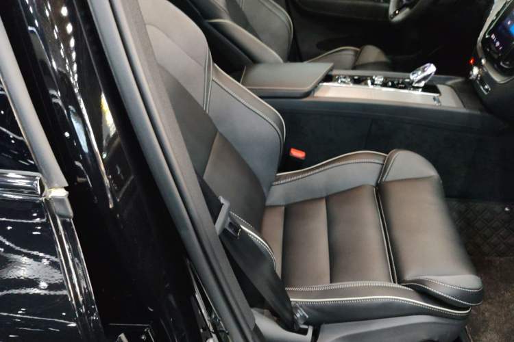 Used Volvo XC60 2025 B5 Four-Wheel Drive Smart & Advanced Midnight Black Edition
