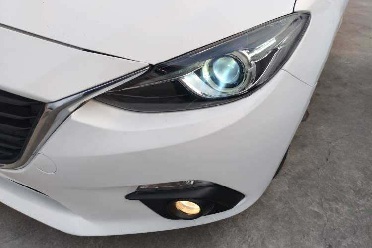 Used Mazda Mazda 3 Axela 2016 Sedan 1.5L Automatic Luxury Model