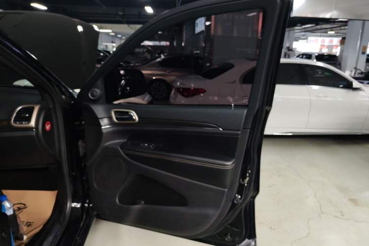 Used  Grand Cherokee 2016 3.0L Comfort Navigation Edition
