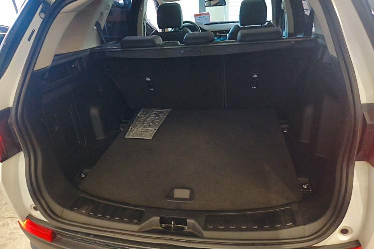 Used Land Rover Discovery Sport 2020 200 PS Family Edition
