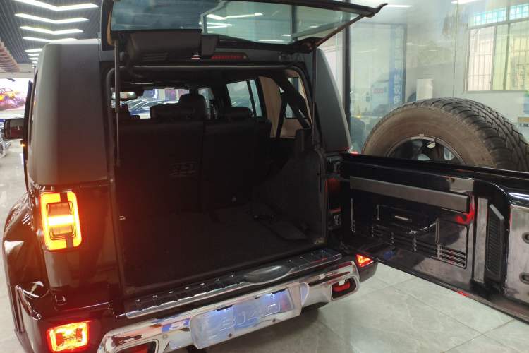 Used  BJ40 2018 PLUS 2.3T Automatic Four-Wheel Drive Flagship Version China V Emission Standard
