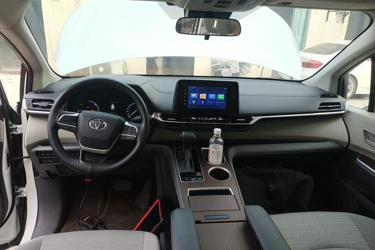 Used Toyota Sienna 2023 2.5L Hybrid Comfort Edition