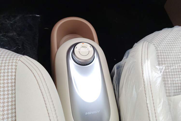 Used Wuling Hongguang MINIEV 2025 Four-Door Version Advanced Edition
