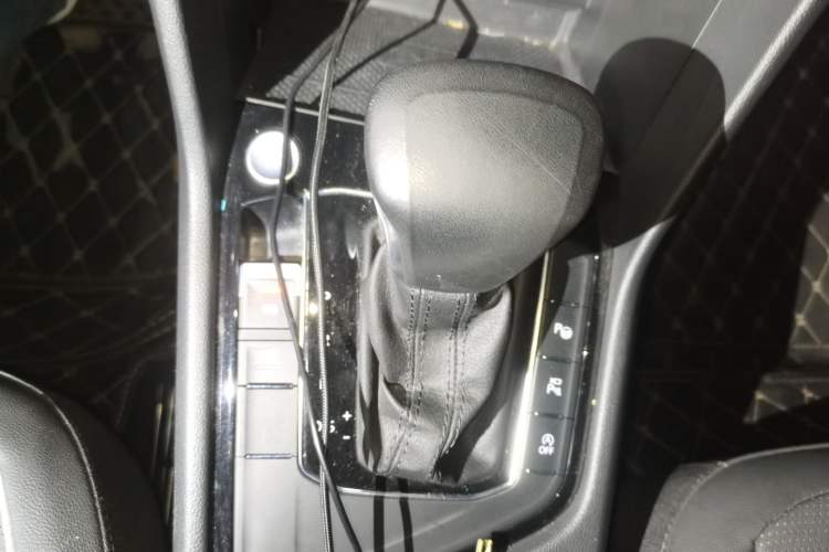 Used Volkswagen Tiguan L 2022 330TSI Automatic Two-Wheel Drive R-Line Enhanced Edition