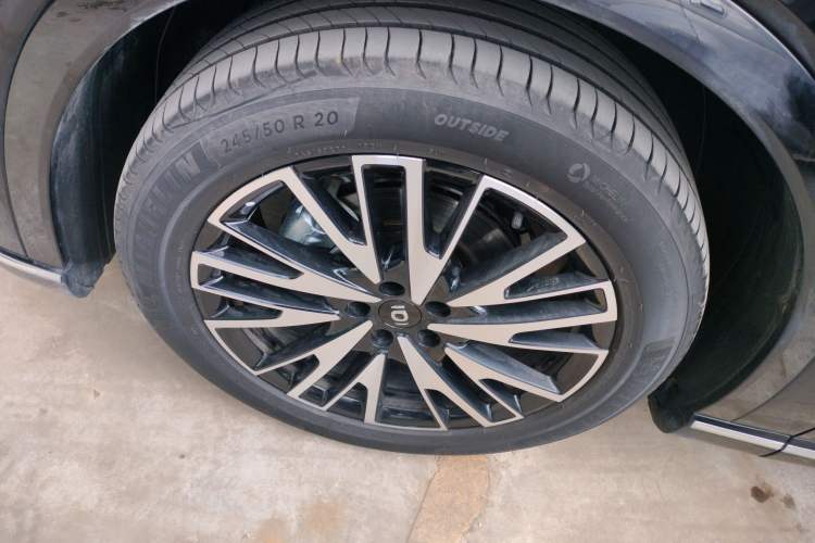 Used  Q07 2025 215 Flagship PLUS
