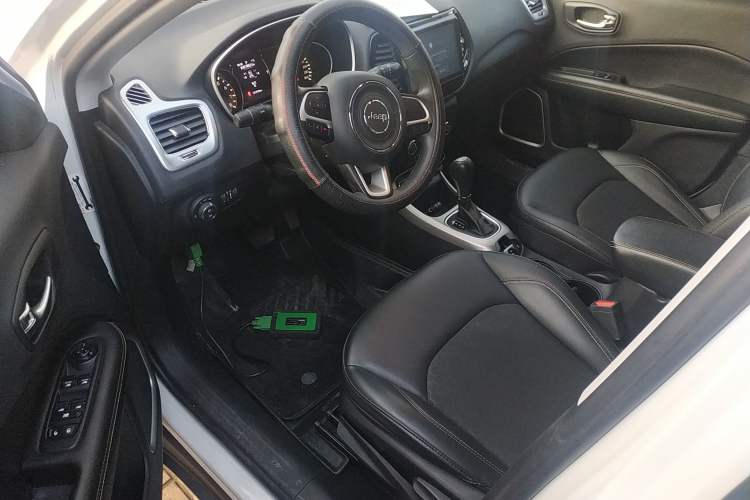 Used  Compass 2017 200T Automatic Enjoyment Version
