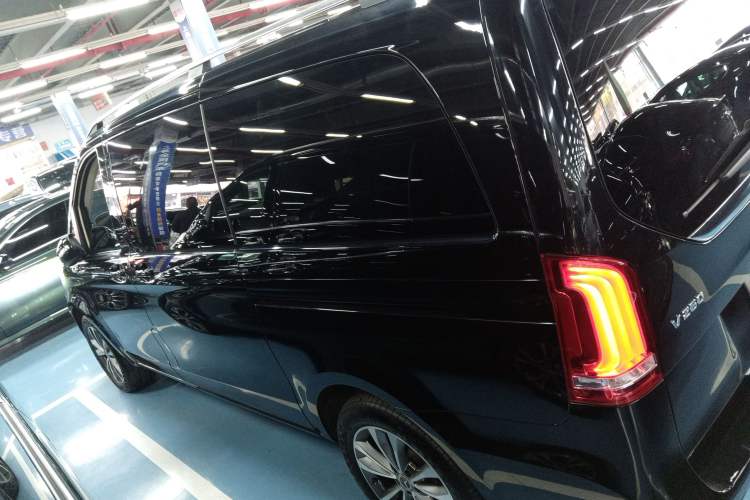 Used Mercedes-Benz V-Class 2021 V 260 Avantgarde Edition
