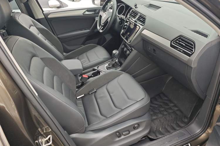 Used Volkswagen Tiguan L 2019 330TSI Automatic Two-Wheel Drive Panoramic Comfort Edition China VI Standard
