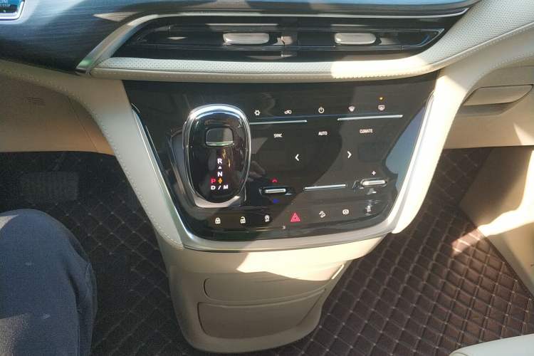 Used Buick GL8 2023 ES Lu Zun Deluxe Model
