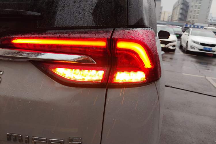 Used SAIC MAXUS EUNIQ 5 2020 Elite Edition 7 Seats
