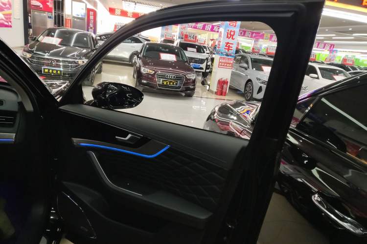 Used Hongqi HS5 2022 Revised Version 2.0T Smart Connect Flagship Edition
