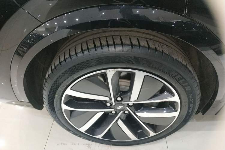 Used Li Auto L8 2023 Pro Model
