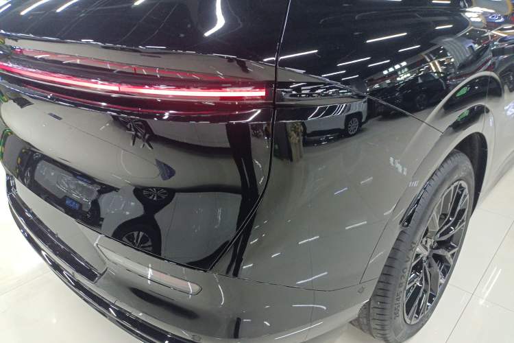 Used Zeekr 7X 2025 100 kWh Long-Range Rear-Wheel Drive with Intelligent Driving Features
