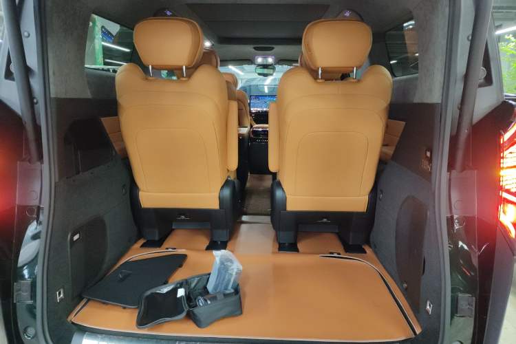 Used  LEVC L380 2024 140-Degree 6-Seater All-Wheel-Drive Ultra
