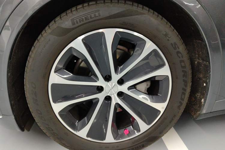 Used Hima Luxeed R7 2024 All-Electric 802 km Max
