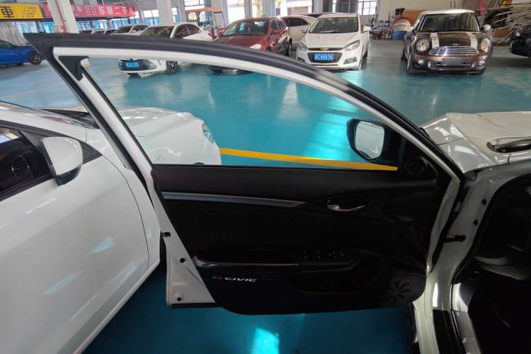 Used Honda Civic 2021 HATCHBACK 220TURBO CVT Trendy Cool Edition
