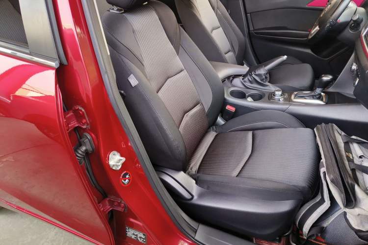 Used Mazda Mazda 3 Axela 2014 Sedan 1.5L Automatic Luxury Model
