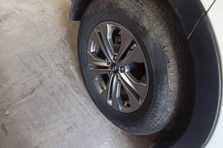 Used Hyundai Santa Fe 2013 2.4L Automatic Two-Wheel Drive Smart Version