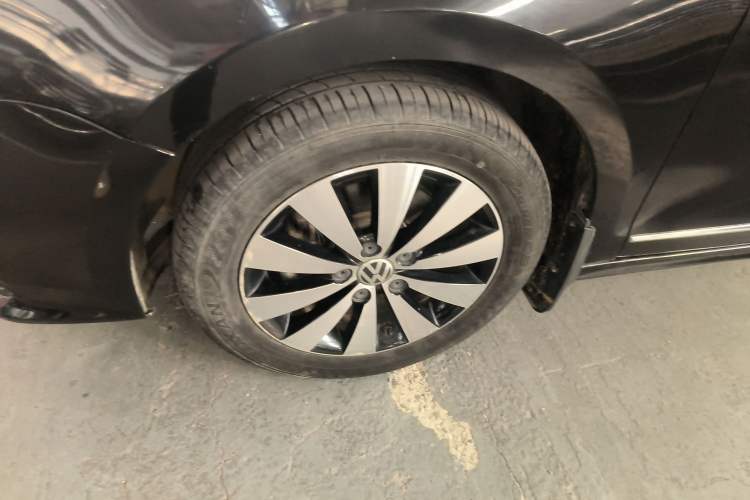 Used Volkswagen Sagitar 2017 230TSI Automatic Comfort Version
