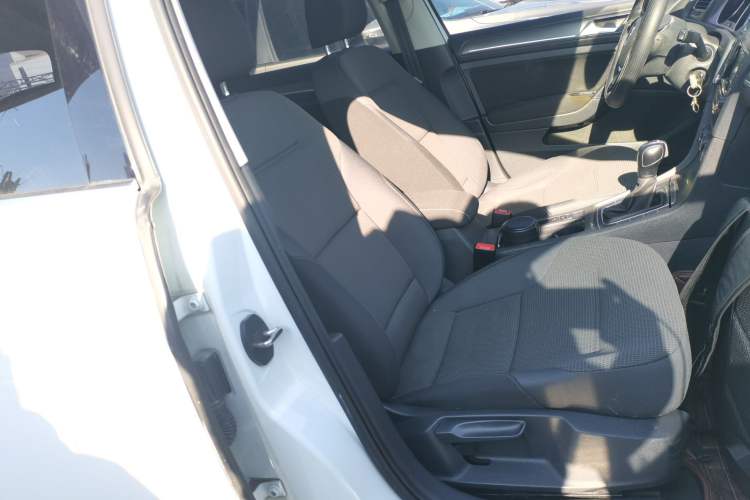 Used Volkswagen Golf 2016 230TSI Automatic Comfort Version
