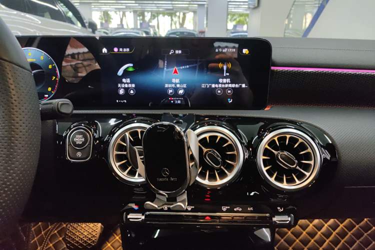 Used Mercedes-Benz A-Class 2022 Second Facelift A 200 L Sport Sedan Fashion Version
