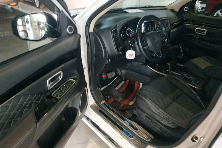 Used Mitsubishi Outlander 2021 Revised Version 2.0L Two-Wheel Drive Enjoyment Edition 5 Seats
