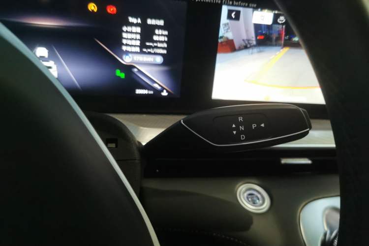 Used  Lingyun 2024 300T Two-Wheel Drive Starlight Edition
